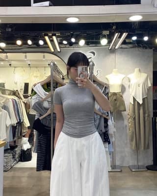 灰色高領短袖上衣